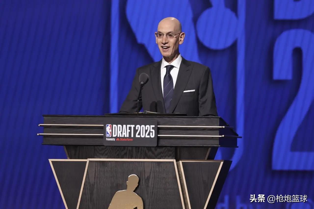 肖华赶紧想想办法吧

据名记Shams报道，联盟预测2026-27赛季薪资帽为1