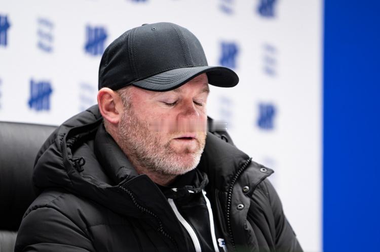 知情人：科琳让鲁尼放下自负去培养儿子 鲁尼难接受英雄迟暮😢一位鲁尼一家的消息人