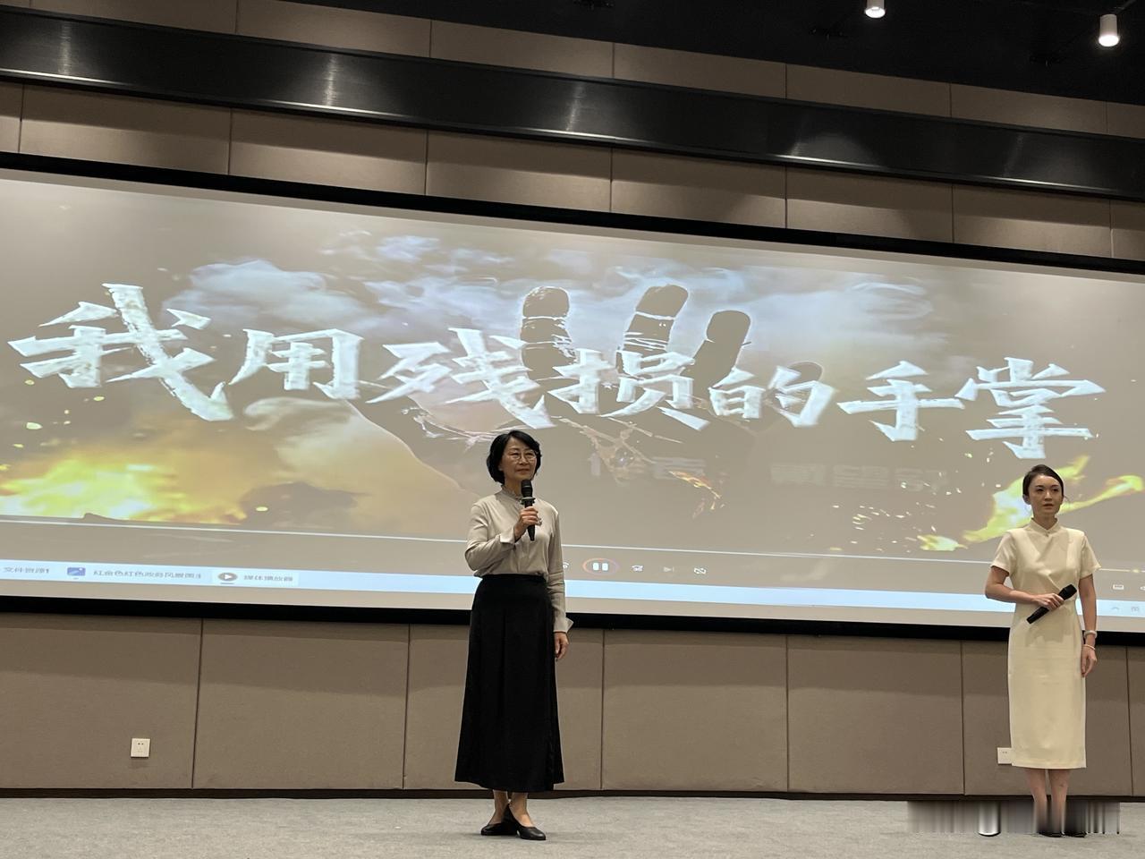 成都市女知联艺术团语言队参演“铭记历史 砥砺前行”主题朗诵会圆满成功。
7月7日
