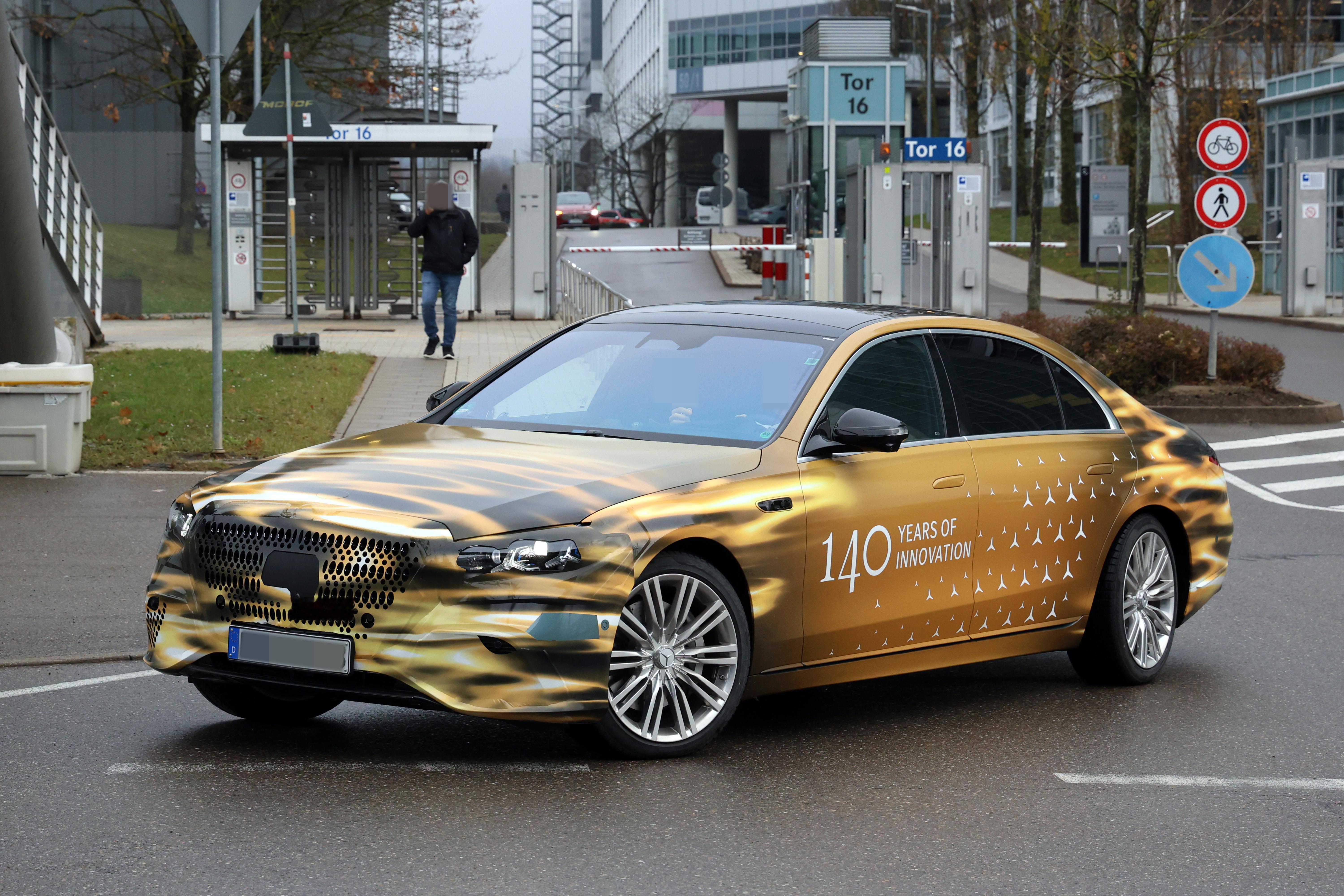 2026年，梅赛德斯·奔驰也是燃油汽车将迎来140岁诞辰，奔驰S级的中期改款在车