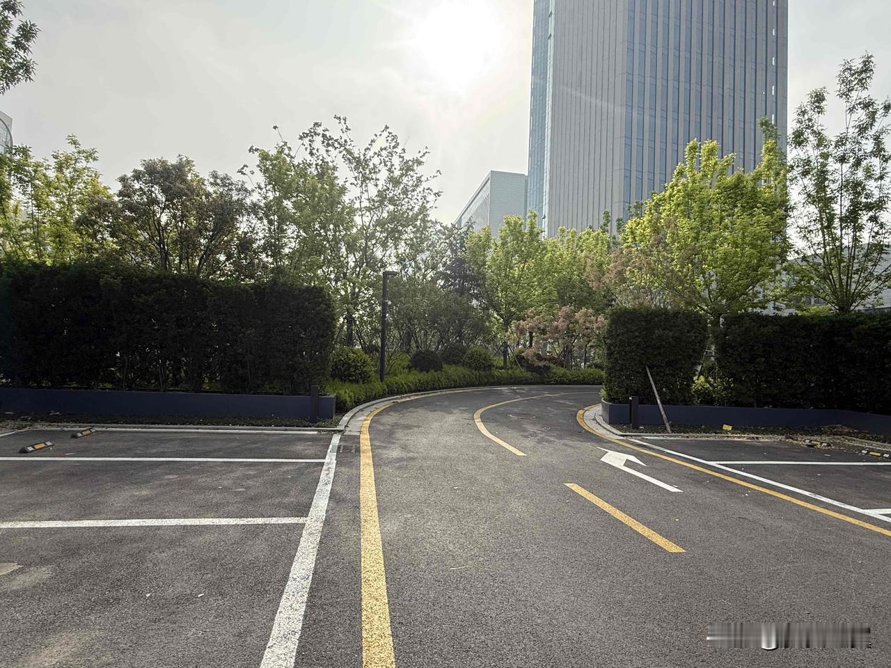 你们小区物业管理者态度好吗? 
【小对联】
上：……？
下：宾至如归。