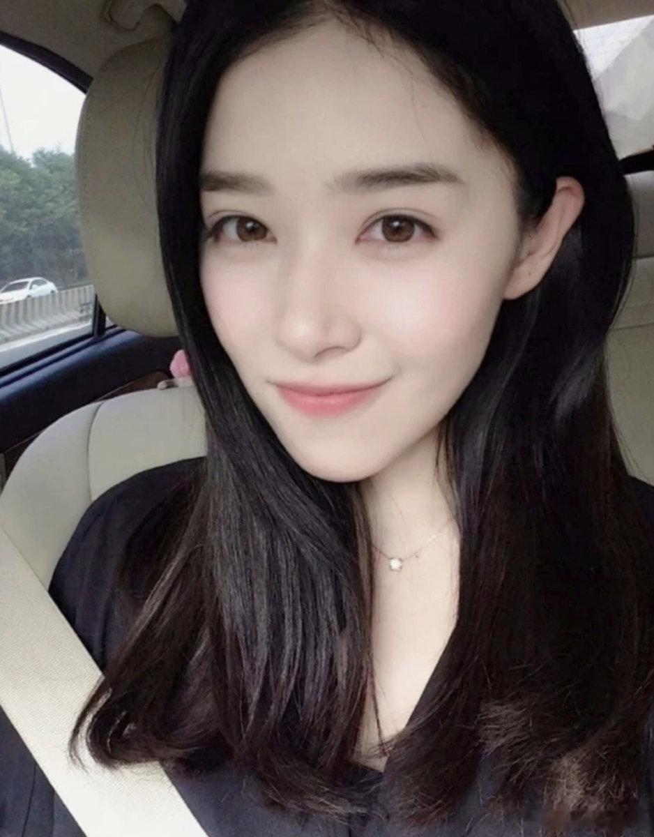这是阚清子还是叶琳 阚清子颜值完全在线！眉眼自带温婉动人的气质，一眼望去满是旧日