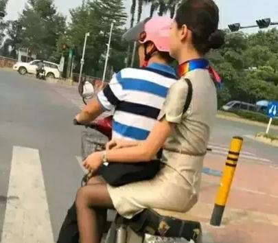 2020年5月，北京丰台的一名女子下班后拦住男同事，想无偿让男同事捎带自己一程。