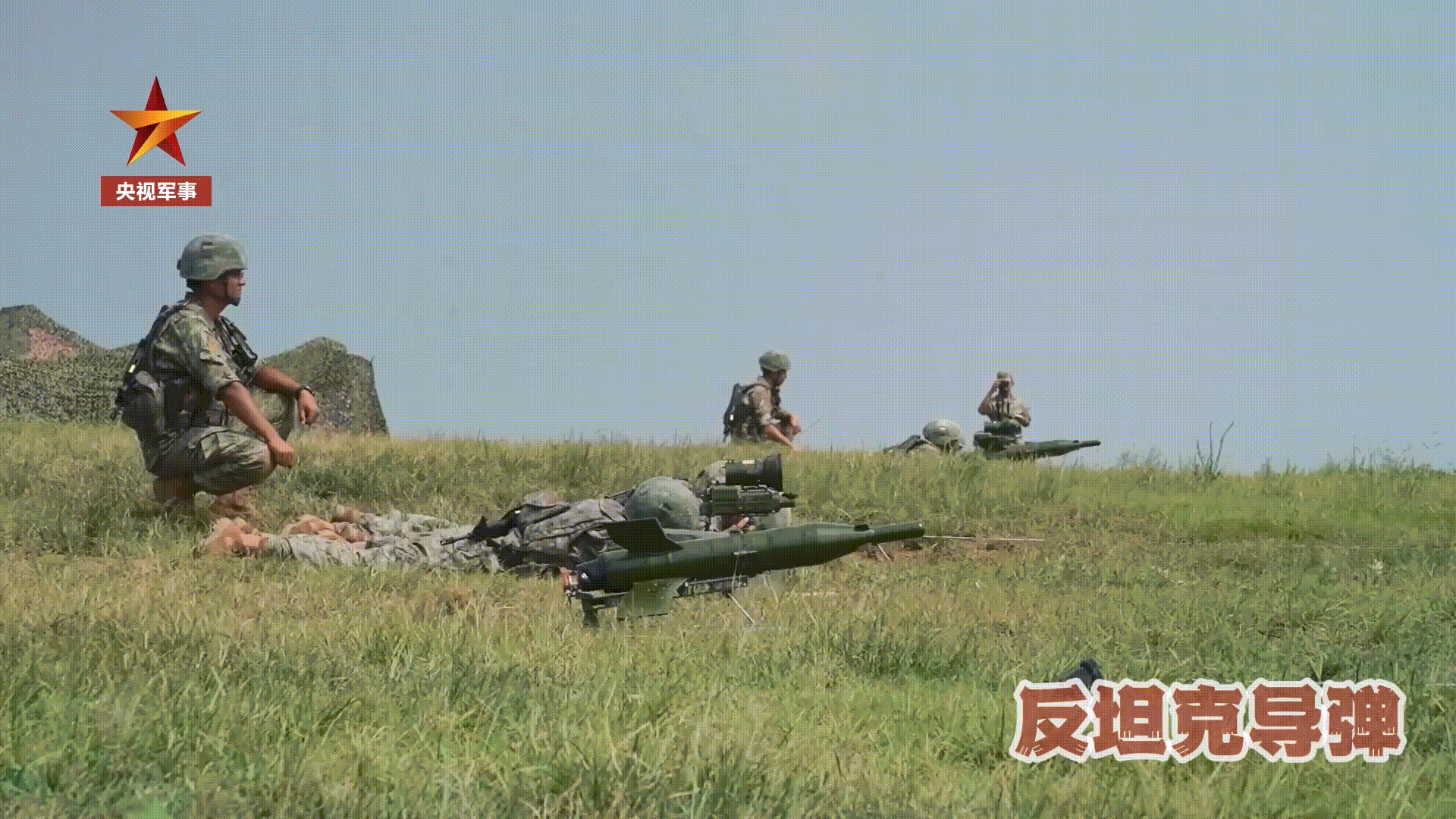 #动图# HJ73很小巧，便携，HJ8和HJ73的破甲能力接近，但8的尺寸重量是