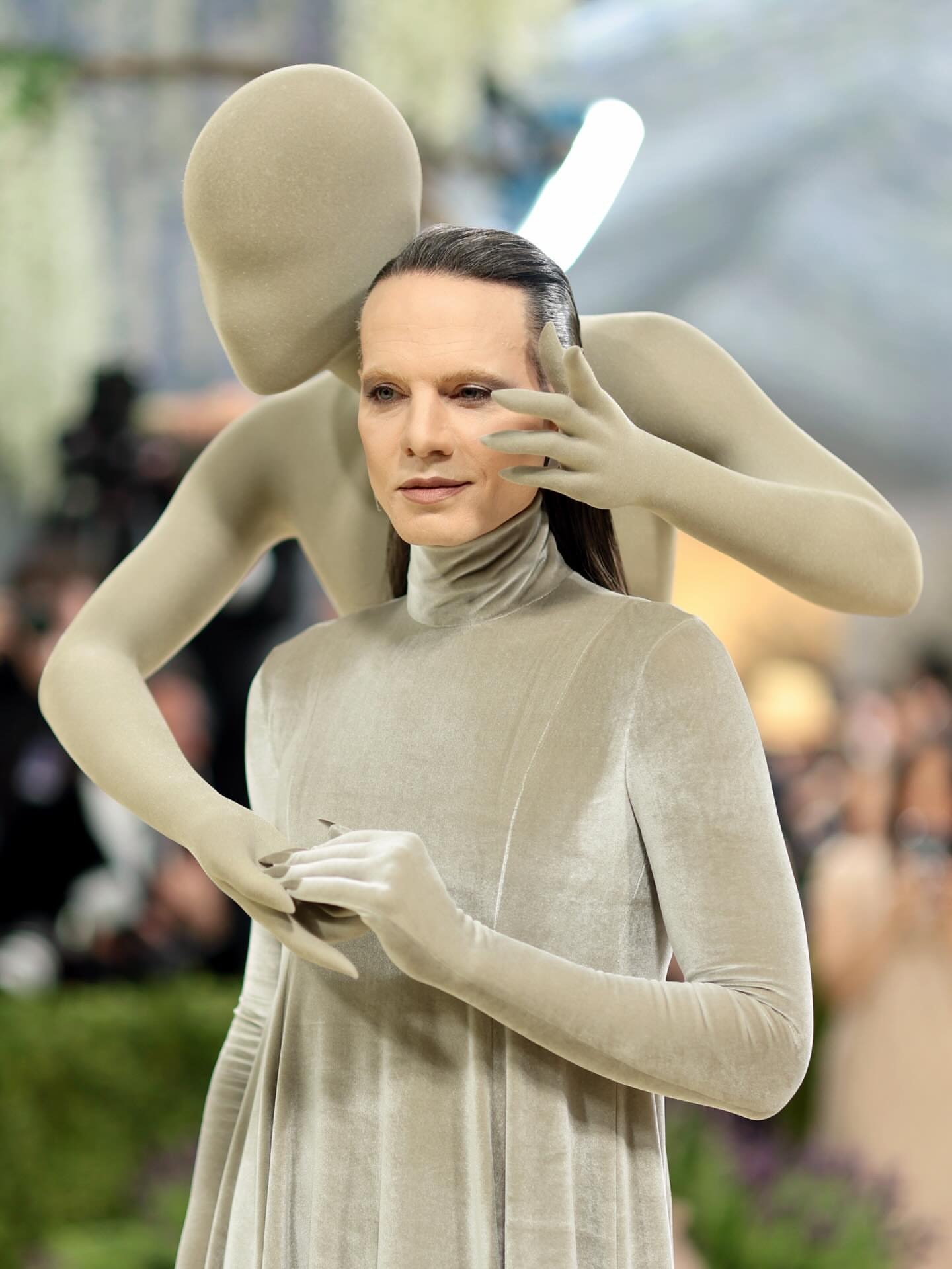 Jordan Roth 几次亮相metgala 造型都挺惊艳，这次metgala