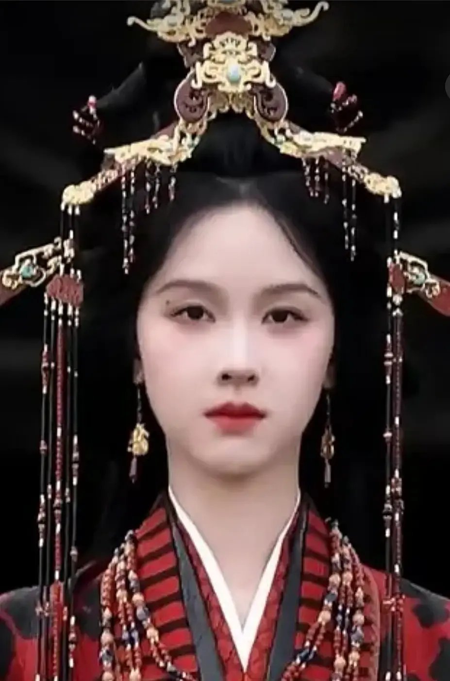 好奇怪啊我印象中都0的眼睛不是很大吗，怎么现在变成这样了 