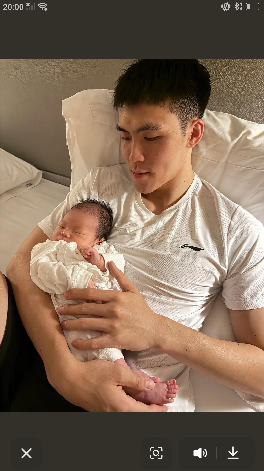 结束男篮世预赛窗口期比赛任务，中国男篮小伙们迎来短暂假期。昨天庞峥麟更新社媒，晒