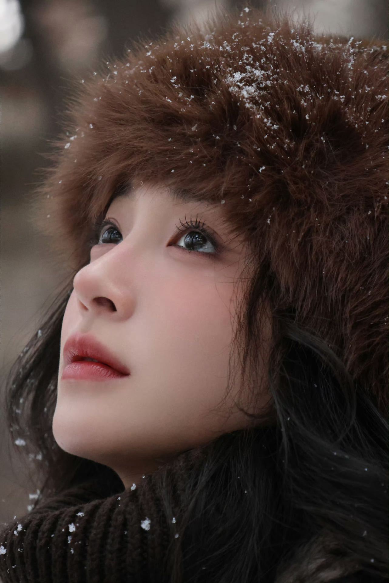 周洁琼白色情人节直播周洁琼白色情人节空降直播，认真分享拍戏日常，温柔回应每一条弹