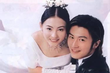 原来谢霆锋最爱的人是王菲？谢贤前女友爆料，谢霆锋娶张柏芝是和王菲赌气。

谢霆锋