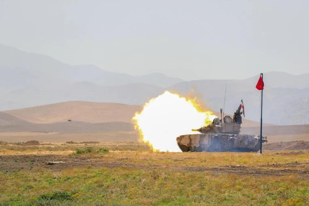 约100名美军特种兵上次全身而退，伊朗T-72这次出动：还能再走一次？

4月，