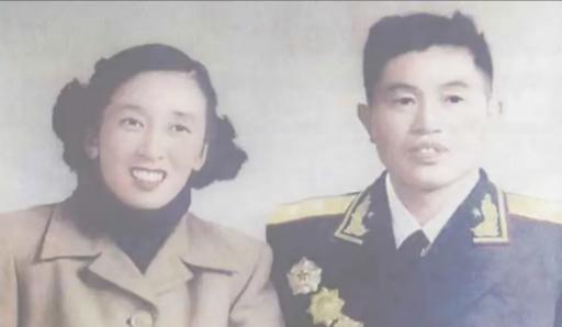 1940年，皮定均看上了女干部张烽，就让县长去说媒，张烽听说了县长的来意后，拒绝