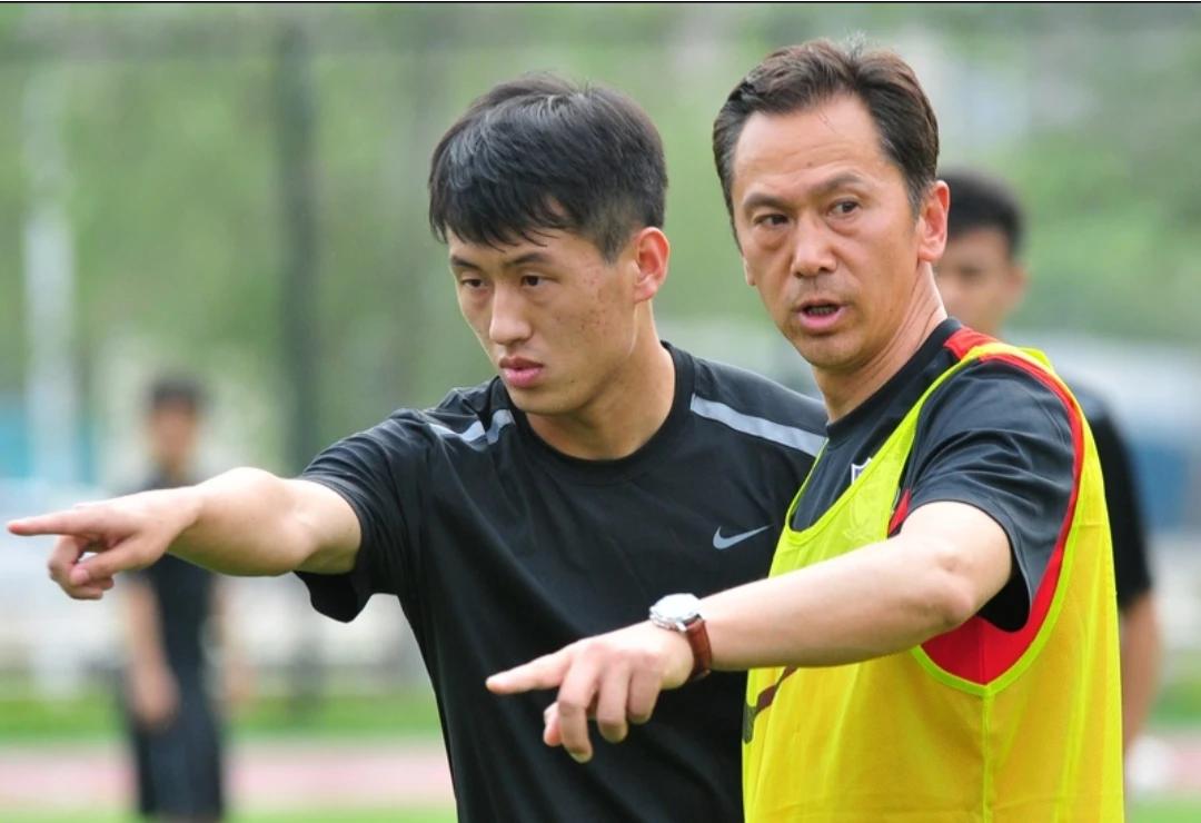 李争曾是辽宁东药足球队（现沈阳中泽足球俱乐部）的功勋球员，亚俱杯决赛中，他在对阵