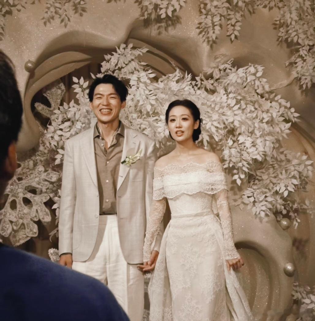 浙江男篮队长吴前今天在浙江温州举办婚礼，胡明轩、黄荣奇、孙铭徽、陆文博、吴冠希等