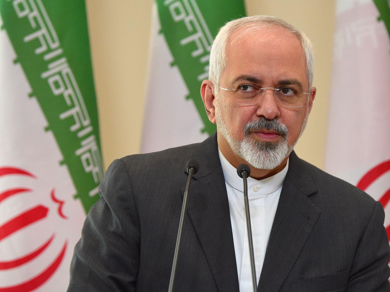 美国兵临伊朗城下，
伊朗却放话要打以色列？
这操作看着咋这么迷呢？


是不是越