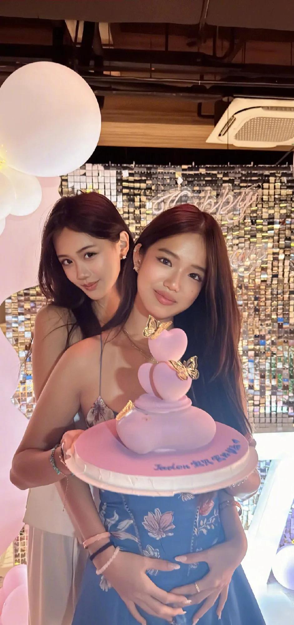 钟丽缇二女儿张思捷（Jaden Zhang）17岁了，举行了生日大party。