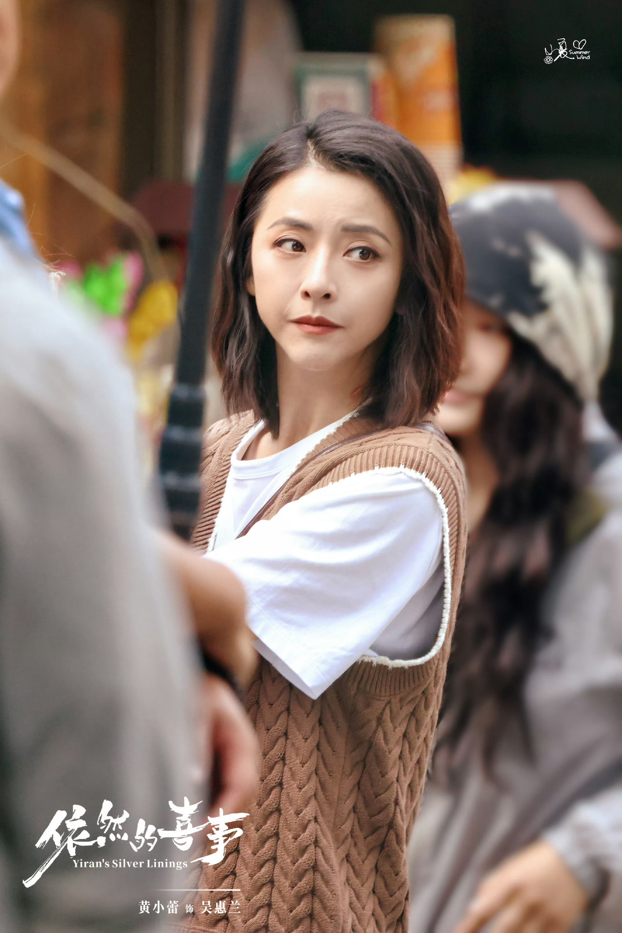 黄小蕾烫个头被鹦鹉骂了哈哈哈哈哈哈黄小蕾新剧烫头后不满意，不想掏钱 ，一旁的鹦鹉