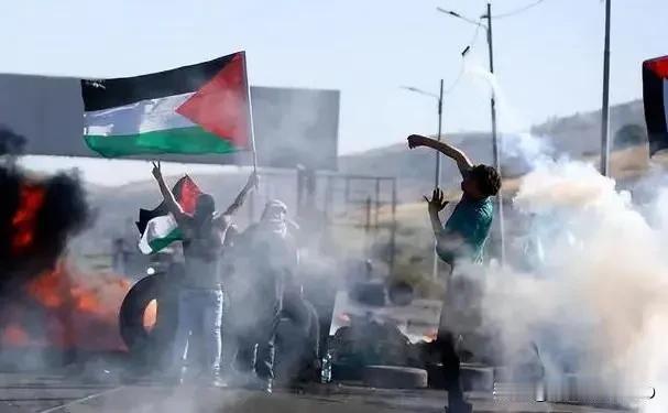 妥协退让一点用都没有，特朗普宣布对所有和伊朗继续做生意的贸易伙伴加征25%的关税