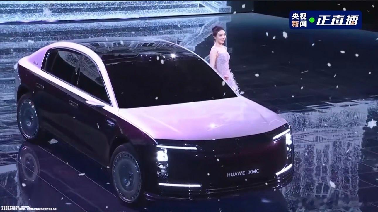 这次看到尊界S800，我最大的感受就一句话：它不是在做一台车，它是在做一个移动的