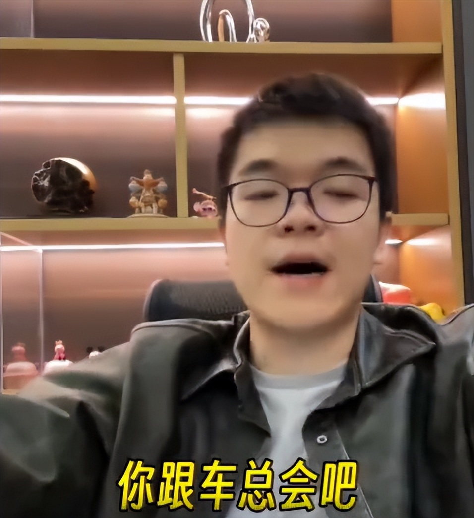 柯洁直播中吐槽智驾：好蠢好吓人，能不用最好不用