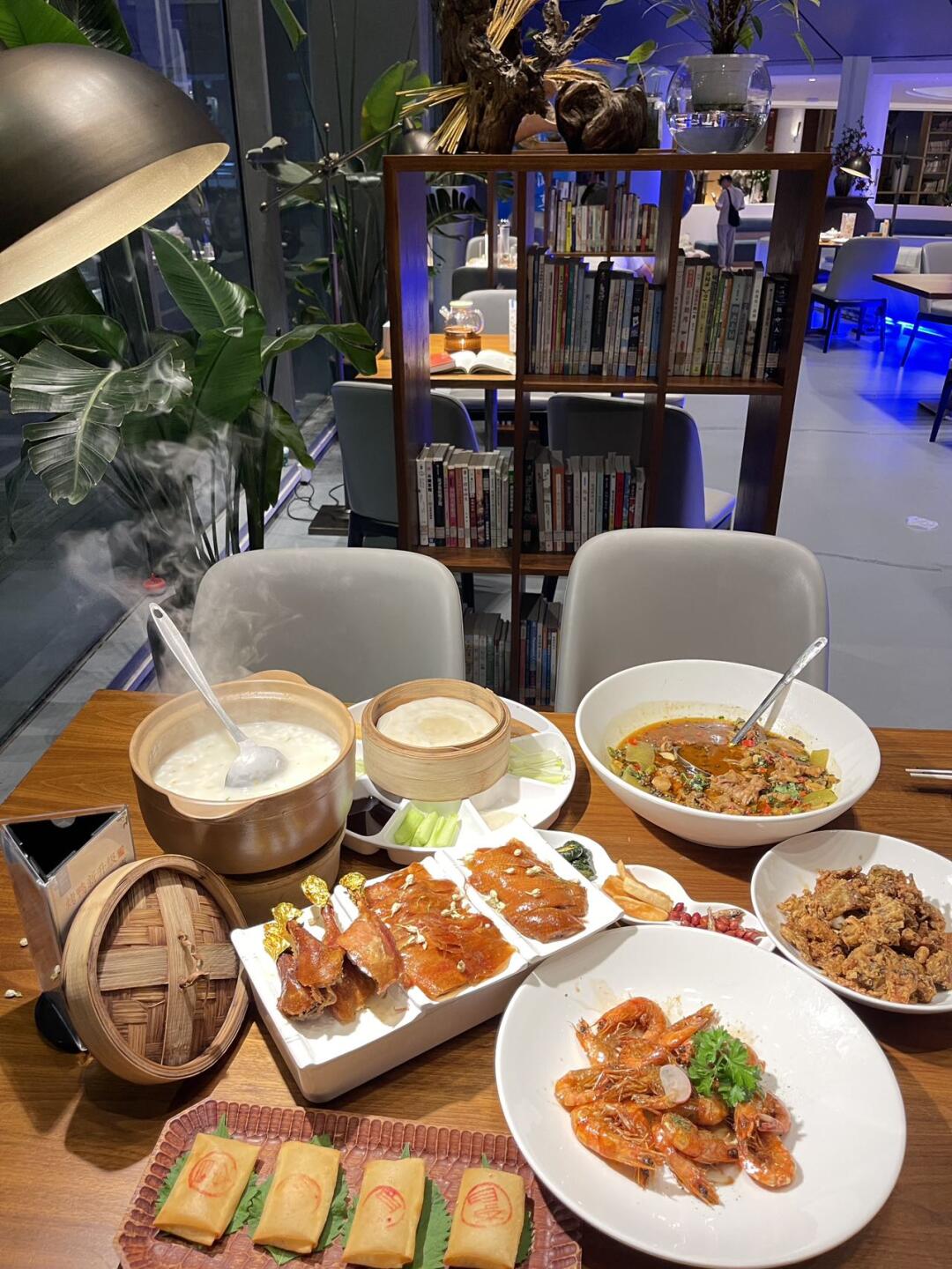 酥皮裹花香，这烤鸭藏着李白的浪漫