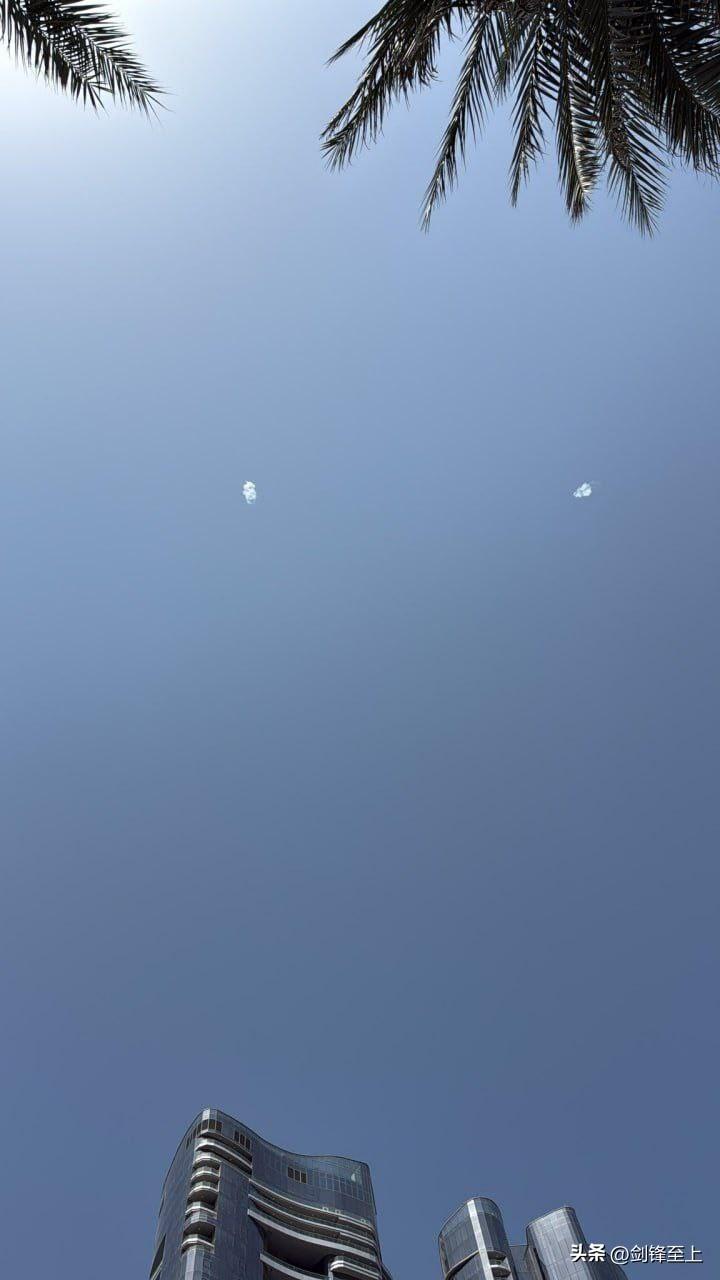 伊朗导弹在阿联酋阿布扎比上空被拦截
伊朗这次打击目标非常广，但也很考验导弹库存，