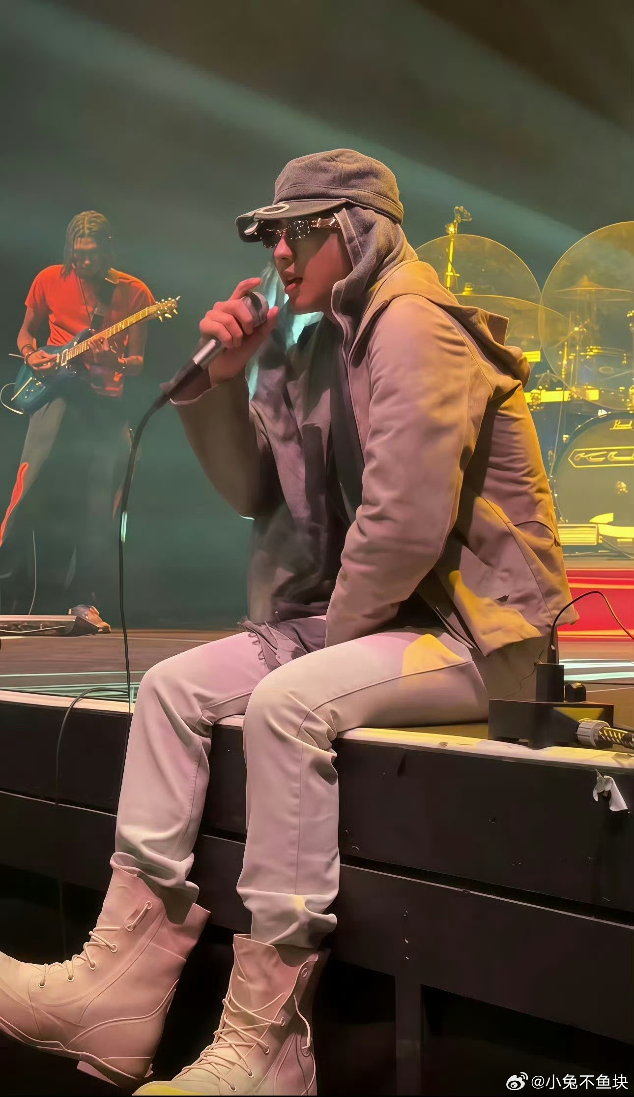 蔡徐坤2026kun全球巡回演唱会看到巡演首场现场画面，满是羡慕，Deadman