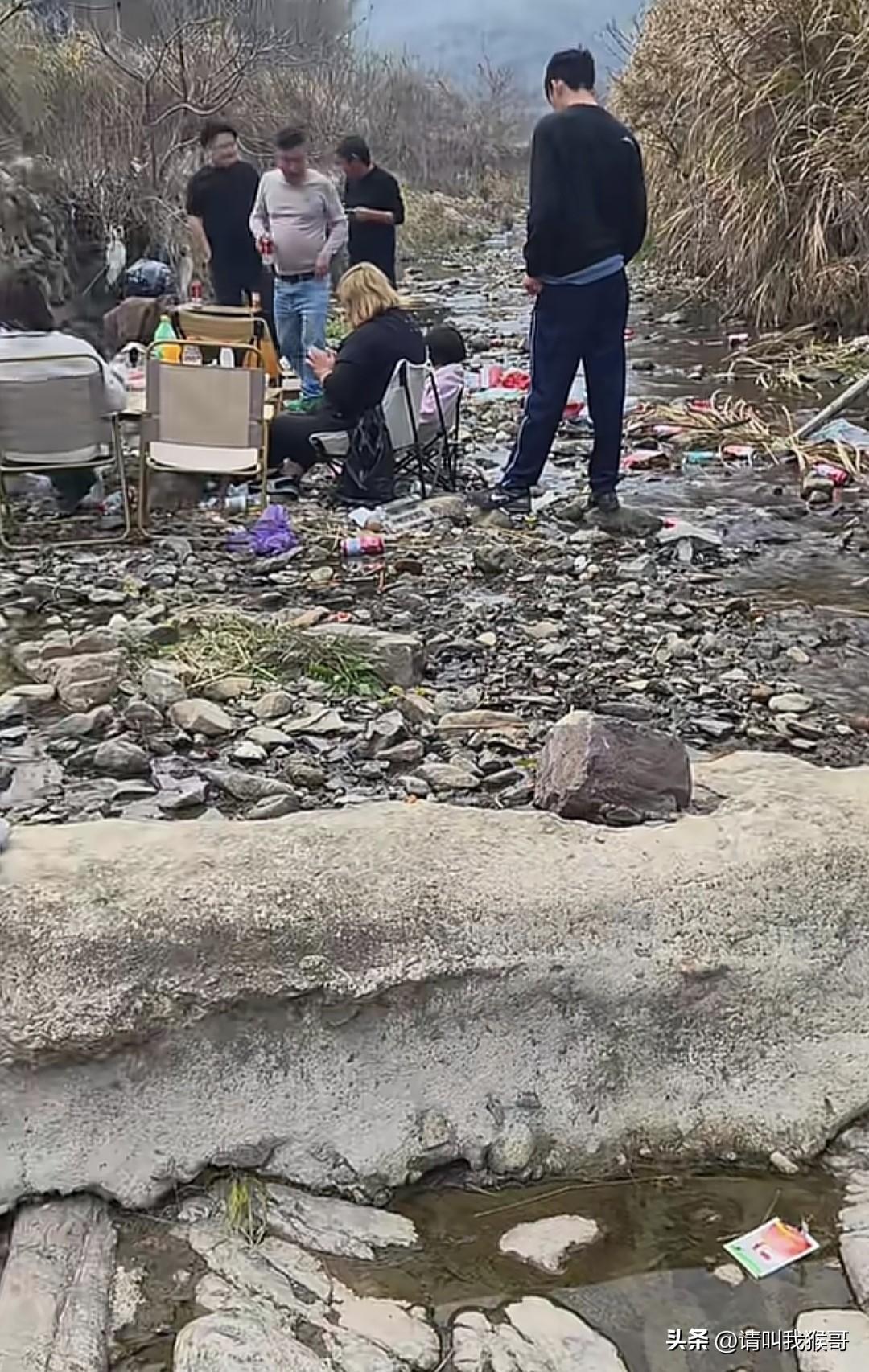 在这种地方玩户外野炊，吃的的下去吗？