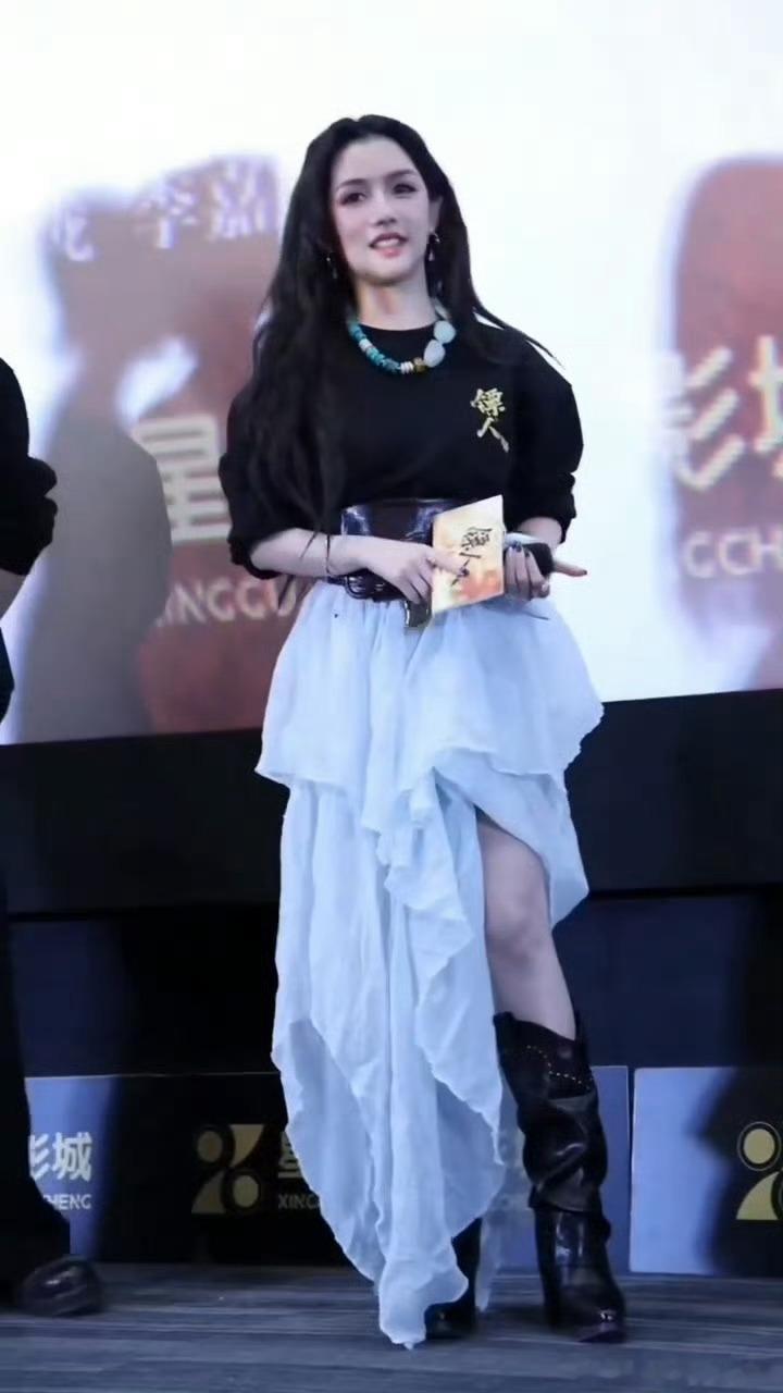 景瓷回应网友喊话佩乌蜜儿眼瞎 镖人路演景瓷高情商回应太圈粉！面对网友说佩乌蜜儿眼