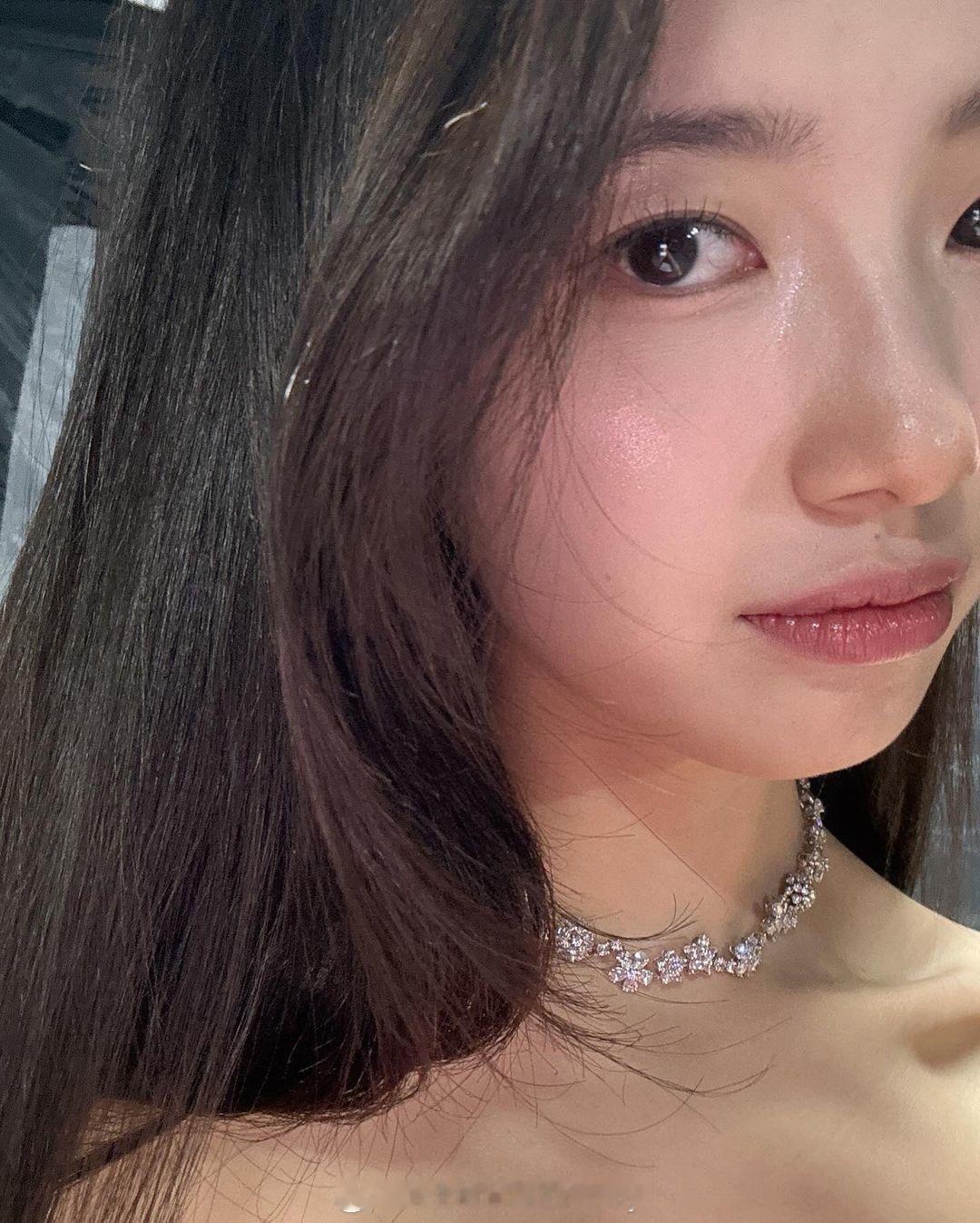 裴秀智ins晒照，水光肌嘟嘟唇有少女感~ ​​​