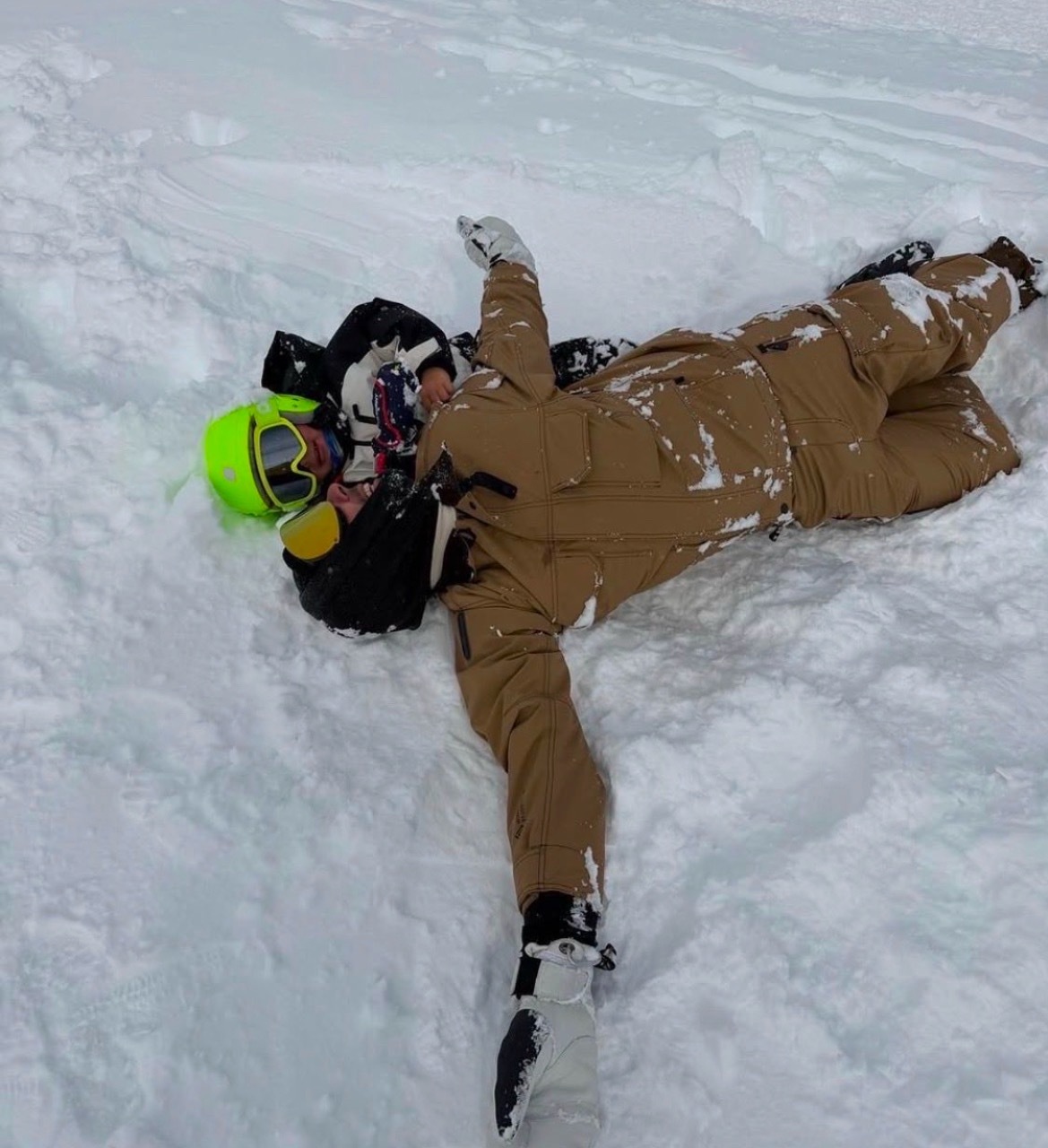 网球talking大会体育大赏 纳达尔携全家一起滑雪，还给纳小豆堆了一个⛄️ 