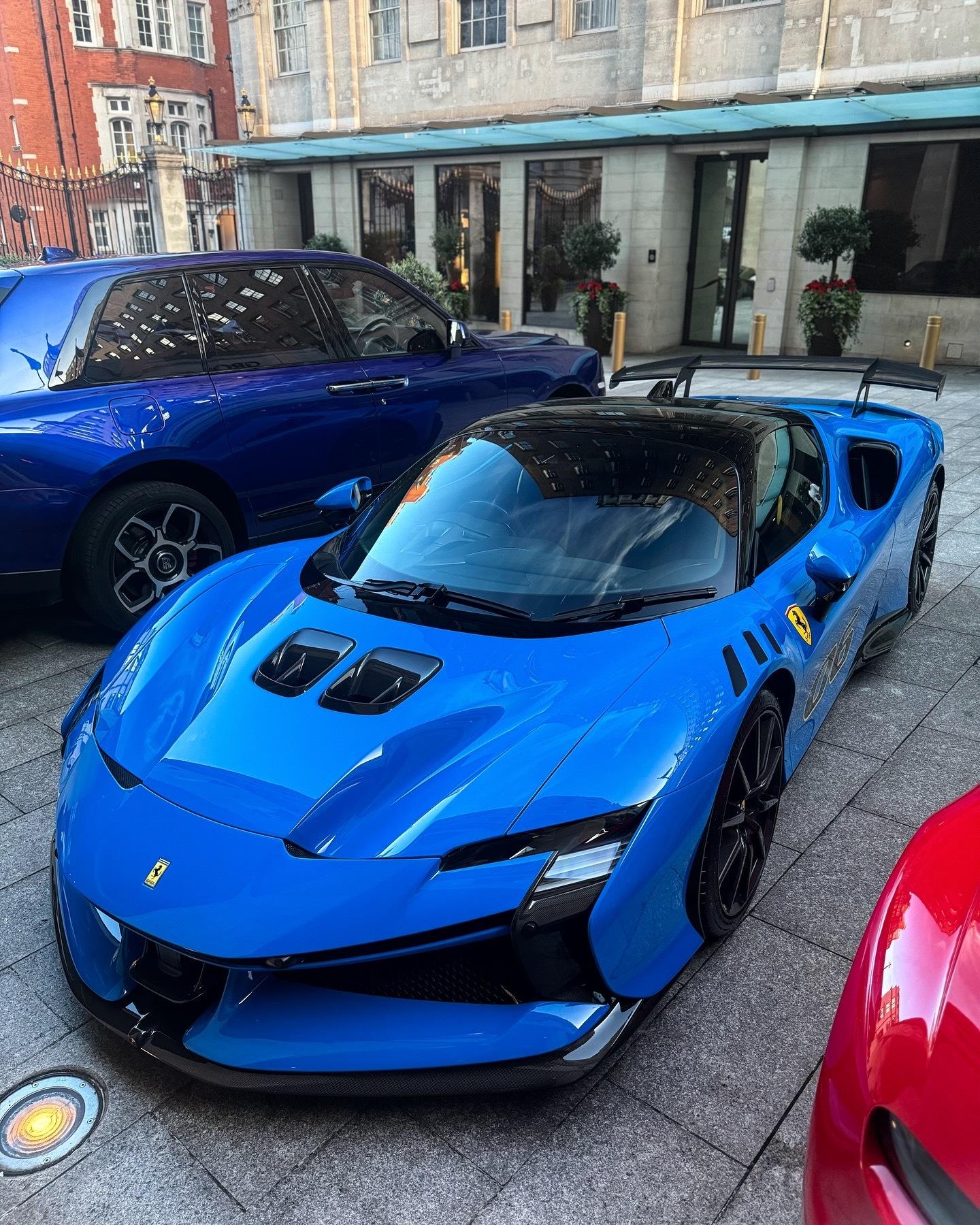 伦敦 Ferrari SF90 XX StradaleAzzurro Dino 