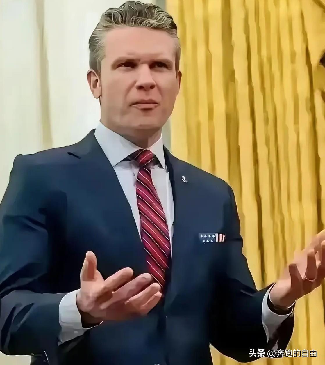 不是展示肌肉，而是暴露焦虑。

3月31日，美国防长刚开完发布会，宣布30天炸了