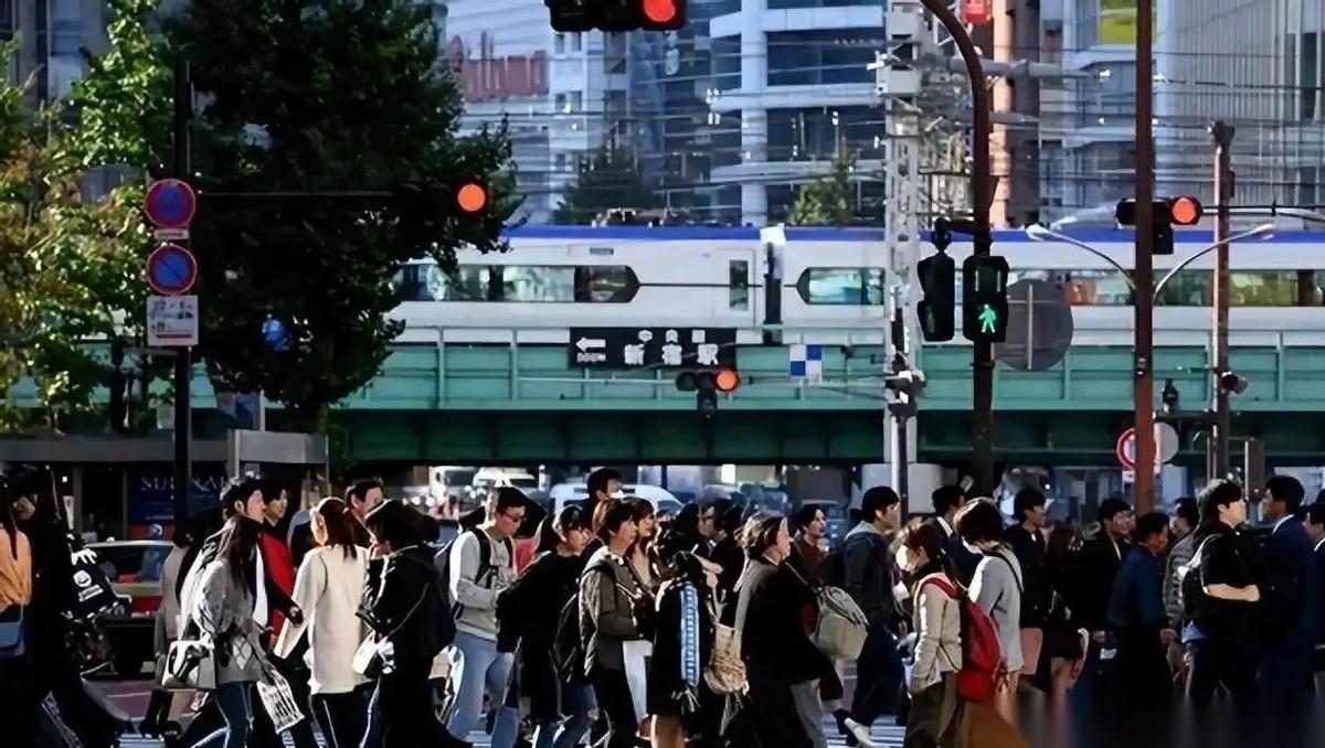 中日关系氛围持续紧张，总能看到不少在日华人主动选择回国，但反观长期定居在中国的日