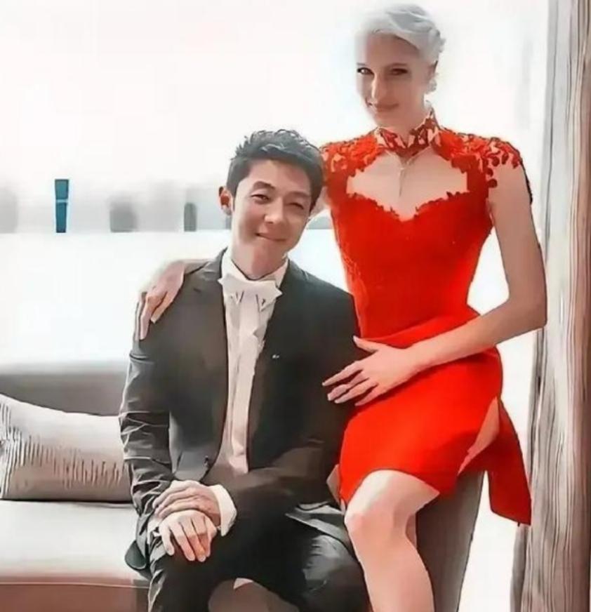 八年前，亿万豪门千金李白执意要嫁给撒贝宁，而与父亲决裂，八年后，李白终于明白，自