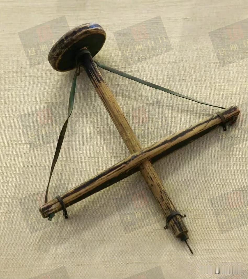 老一辈人家里藏的老物件，靠一根皮绳就能转动干活，见过的基本都奔五了。
从前家家户