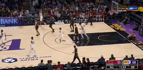 东契奇：没人扶我吗？