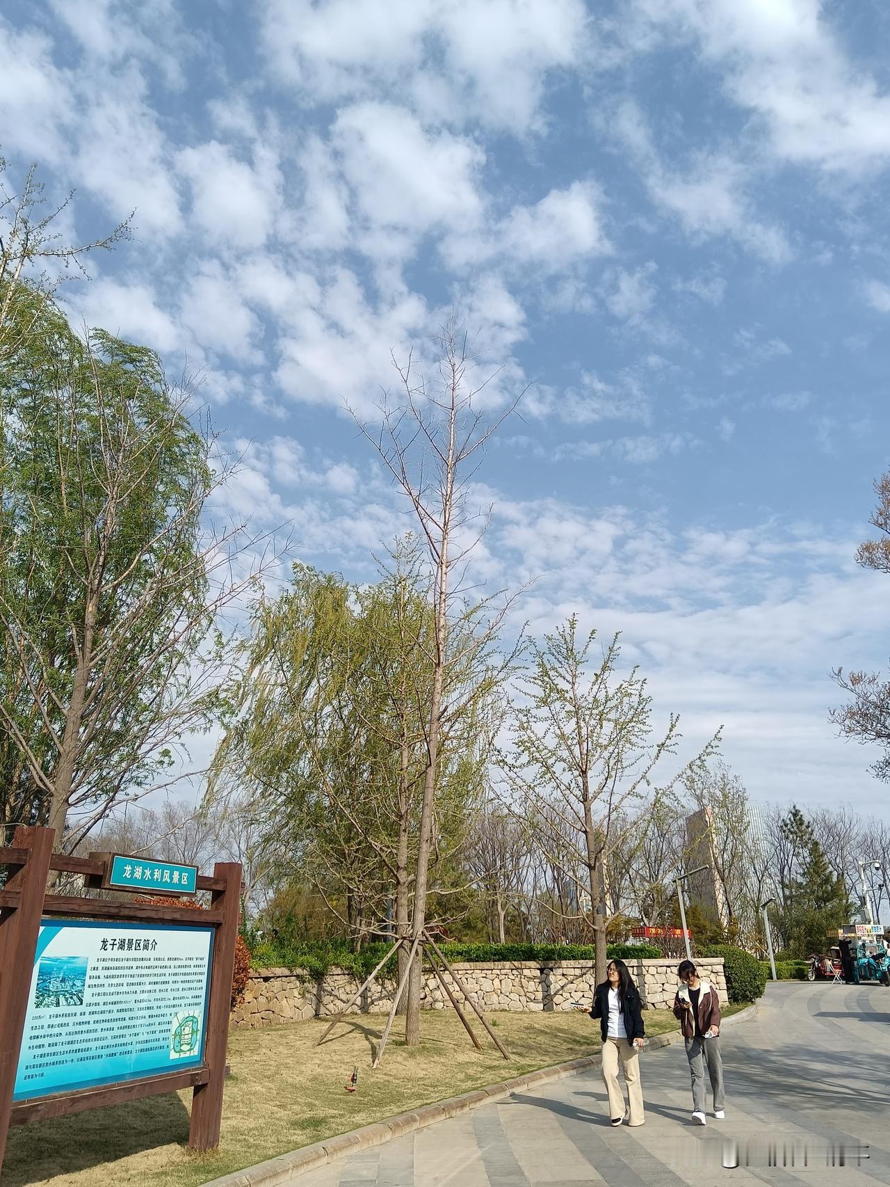 人这一生，终究是能量同频才会相逢
 
随着一个人的境界不断提升，生命里总会不断遇