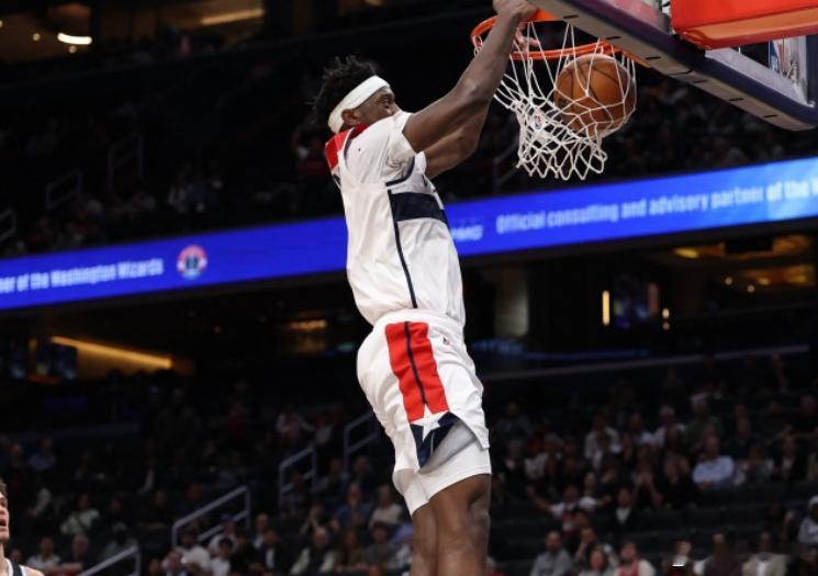 NBA常规赛，奇才客场111-121不敌骑士。奇才状元迪班萨全场出战27分钟，1