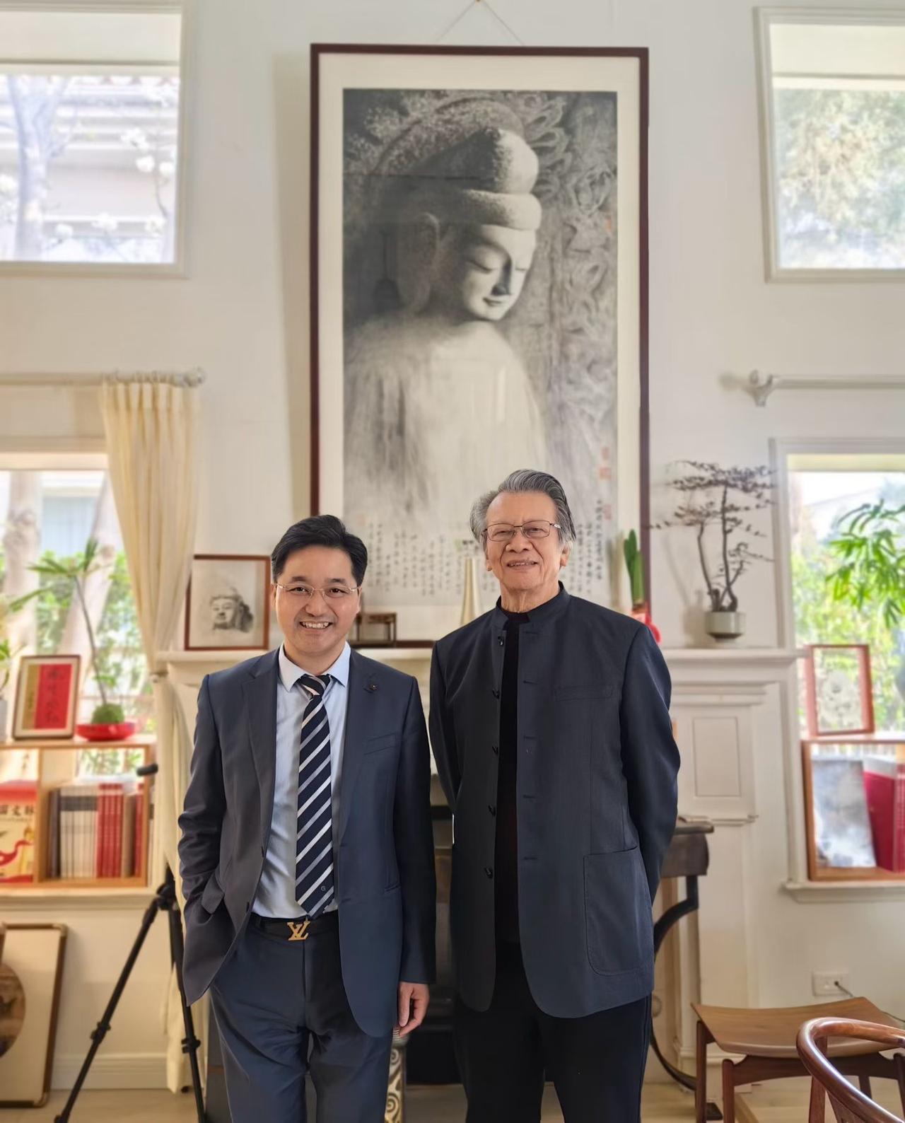 裕京花园。采访83岁著名画家汤余铭，5个多小时不知不觉中匆匆过去。丰盛的家宴、倾