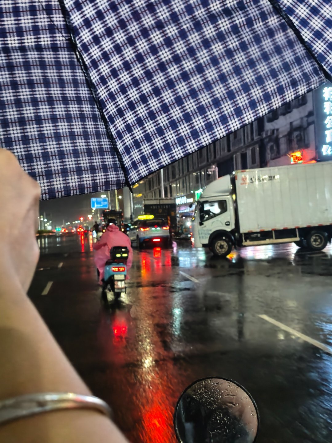 下班还要下雨🌧就不能等我到家在家下吗