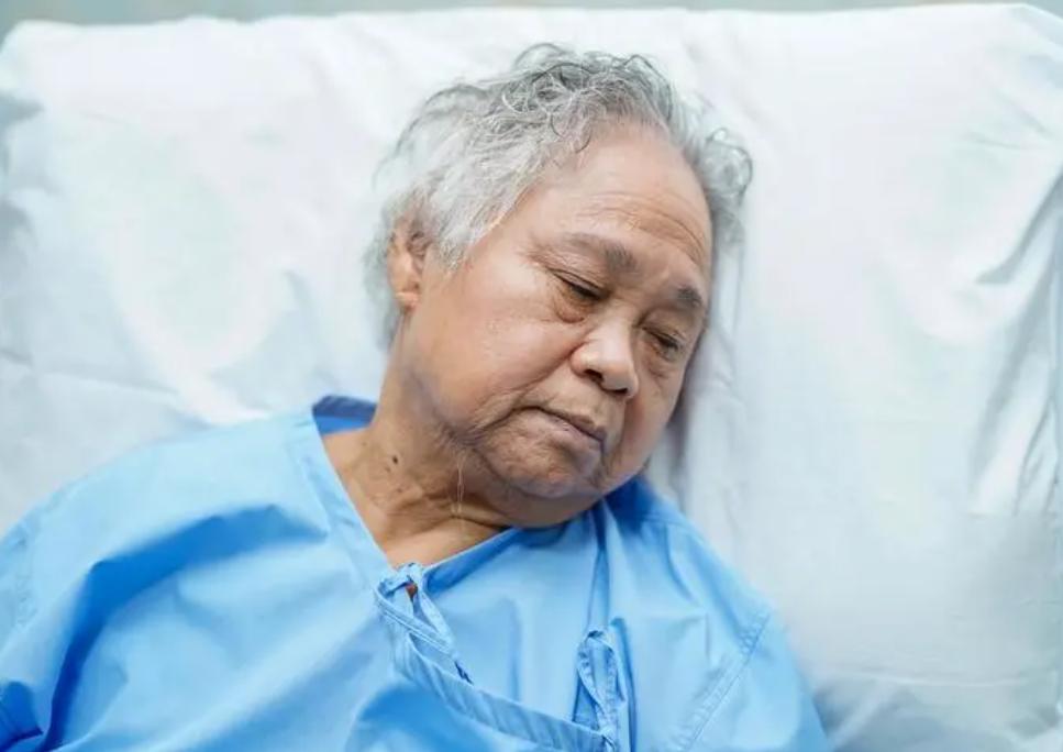 59岁大妈查出胰腺癌晚期，拒绝治疗，回家大鱼大肉：癌症能奈我何

“我还怕它做什