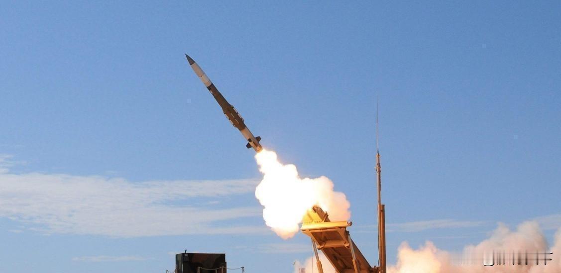 巴林此举有失体面。此前，美国用海马斯发射战术导弹摧毁伊朗海水淡化厂，伊朗随后以无