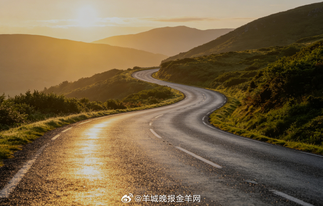 #早安# 清晨走在伴山公路上，阳光铺满路面，山风轻轻拂面，视野开阔又自在。愿你带