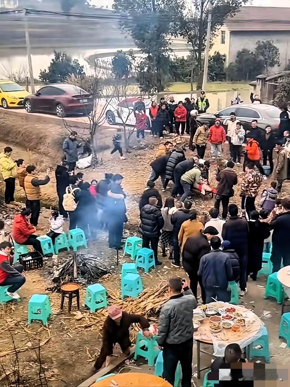 笑不活了！合川按猪狂欢根本停不下来！呆呆姑娘本想收尾，结果网友热情续杯，又凑来几