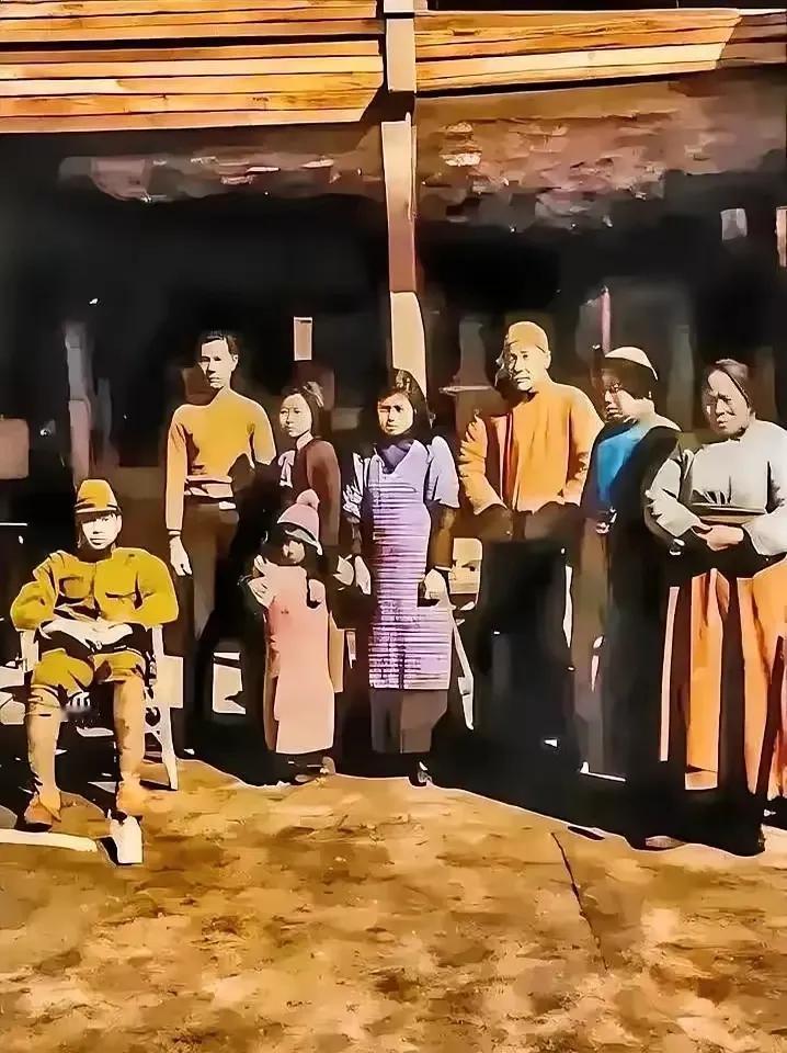 这张照片是1938年日军所拍，照片的目的无非是在宣传他们在占领区和老百姓的和睦相
