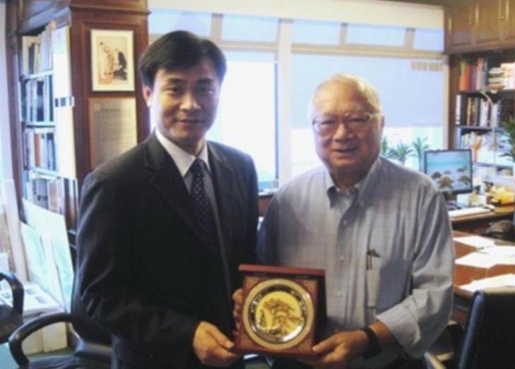 90年代，香港富商胡应湘花30亿承建了虎门大桥，他豪言：等收回成本后，我就把这座
