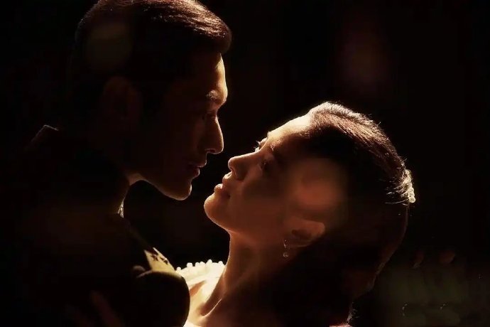 黄晓明颜值曾经也有高光时刻，他和宋慧乔大S合作的剧，让人觉得这张脸好高级 