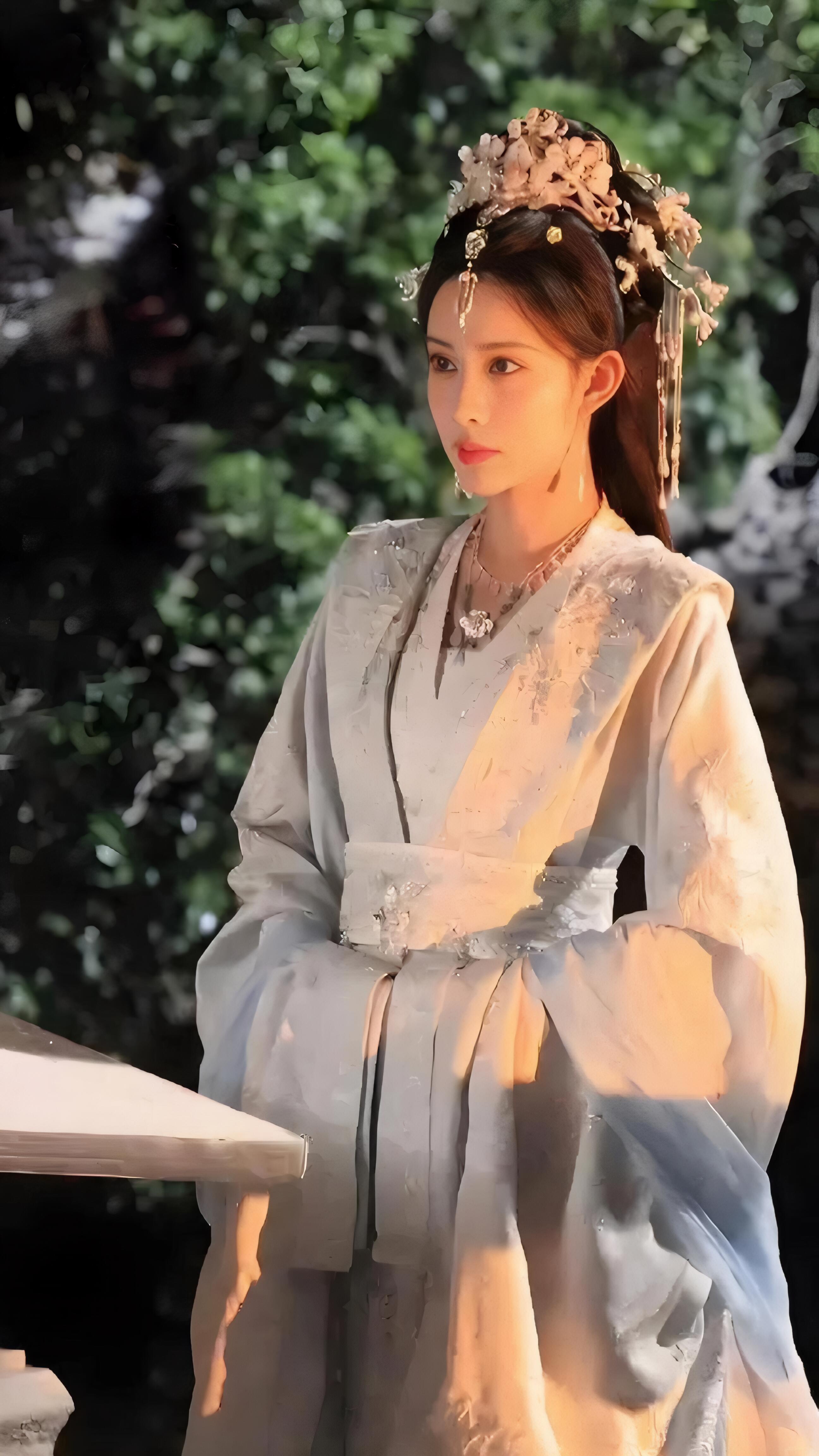 孟子义转头美我一大跳 妈妈呀我看见仙女了！孟子义和红衣的适配度简直就是满分！穿着