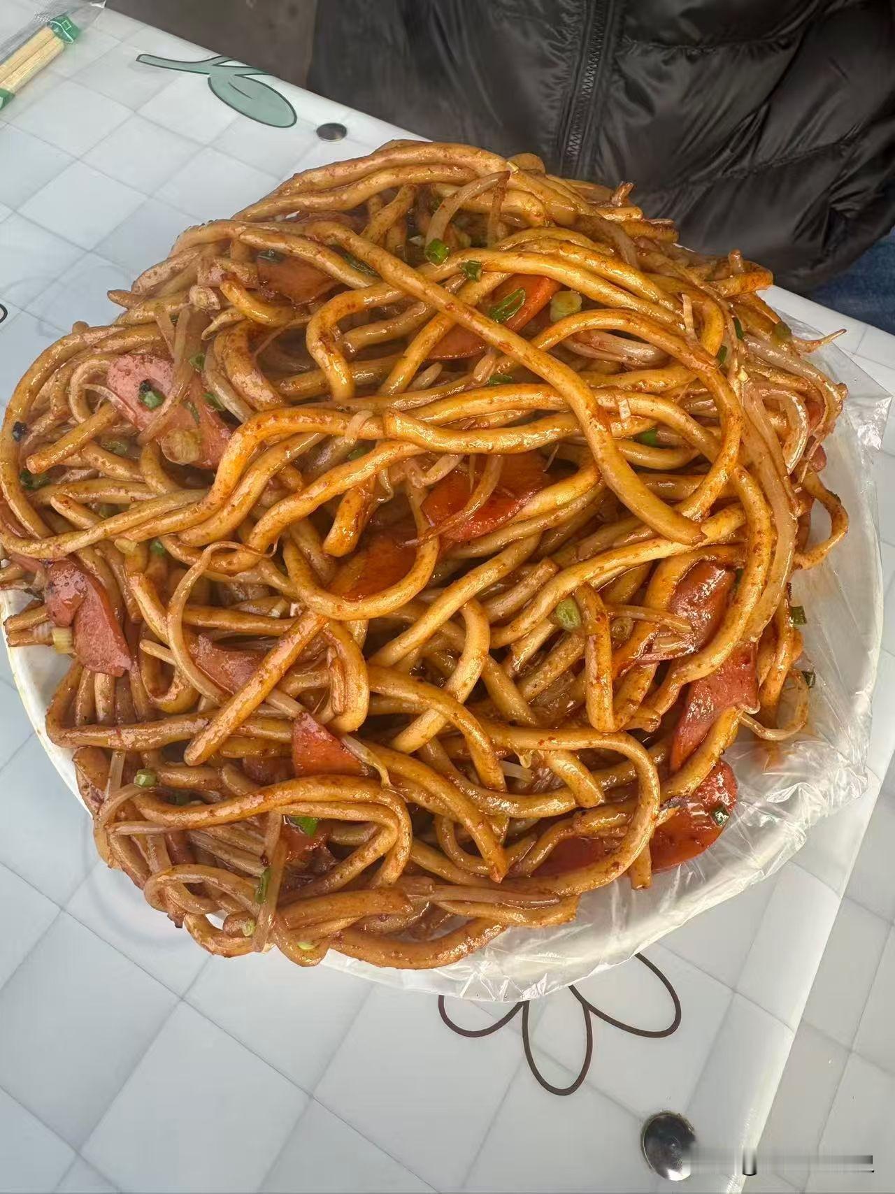你要问我安庆有什么特色美食…
很多人第一反应是大南门牛肉包子；
这确实不假

但