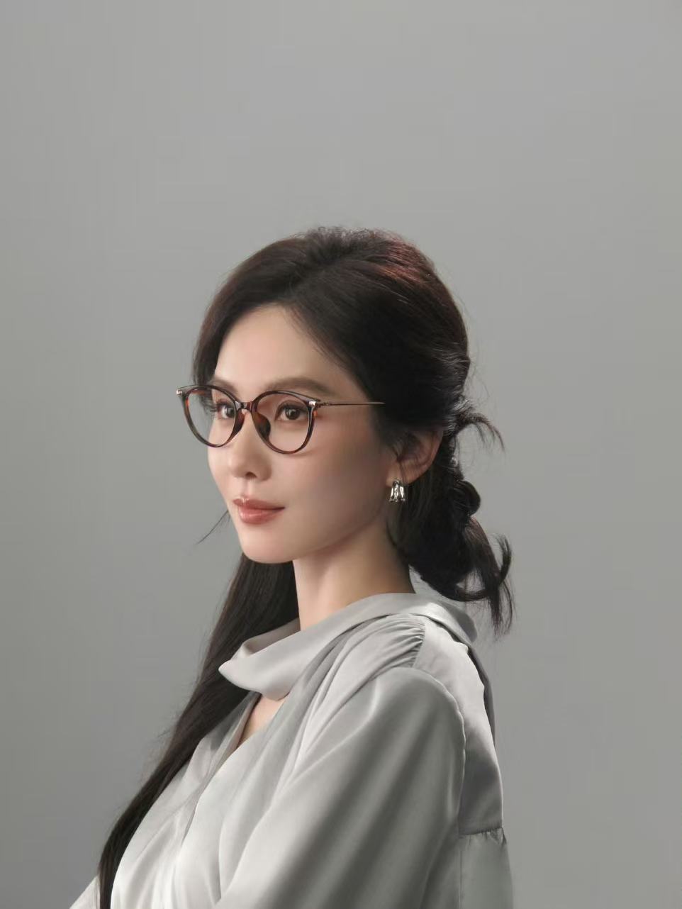 戴眼镜的刘诗诗刘诗诗眼镜look散发不同气质的眼镜look 